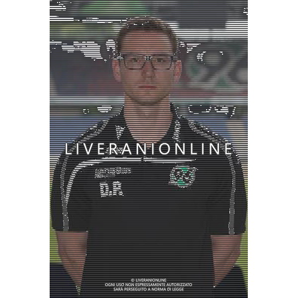 FuÃŸball, firo : 13.07.2015 1.BL, 1.Bundesliga, Saison 2015/2016, Hannover 96, Mannschaftsfoto, Fototermin, Portraits, Portraitfotos, Teammanager Dominic Prinz, $worldrightsEs gelten unsere AGB, einsehbar auf www.firosportphoto.de, copyright by firo sportphoto: Coesfelder Str. 207 D-48249 DÃ¼lmen www.firosportphoto.de mail@firosportphoto.de (V o l k s b a n k B o c h u m - W i t t e n ) BLZ.: 430 601 29 Kt. Nr.: 341 117 100 Tel:Â  +49-2594-9916004 Fax:Â +49-2594-9916005 AG ALDO LIVERANI SAS ONLY ITALY