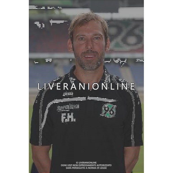 FuÃŸball, firo : 13.07.2015 1.BL, 1.Bundesliga, Saison 2015/2016, Hannover 96, Mannschaftsfoto, Fototermin, Portraits, Portraitfotos, Mannschaftsarzt Dr. Felix Hessel, $worldrightsEs gelten unsere AGB, einsehbar auf www.firosportphoto.de, copyright by firo sportphoto: Coesfelder Str. 207 D-48249 DÃ¼lmen www.firosportphoto.de mail@firosportphoto.de (V o l k s b a n k B o c h u m - W i t t e n ) BLZ.: 430 601 29 Kt. Nr.: 341 117 100 Tel:Â  +49-2594-9916004 Fax:Â +49-2594-9916005 AG ALDO LIVERANI SAS ONLY ITALY
