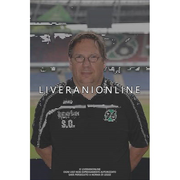FuÃŸball, firo : 13.07.2015 1.BL, 1.Bundesliga, Saison 2015/2016, Hannover 96, Mannschaftsfoto, Fototermin, Portraits, Portraitfotos, Physiotherapeut Steffen Gniesmer, $worldrightsEs gelten unsere AGB, einsehbar auf www.firosportphoto.de, copyright by firo sportphoto: Coesfelder Str. 207 D-48249 DÃ¼lmen www.firosportphoto.de mail@firosportphoto.de (V o l k s b a n k B o c h u m - W i t t e n ) BLZ.: 430 601 29 Kt. Nr.: 341 117 100 Tel:Â  +49-2594-9916004 Fax:Â +49-2594-9916005 AG ALDO LIVERANI SAS ONLY ITALY