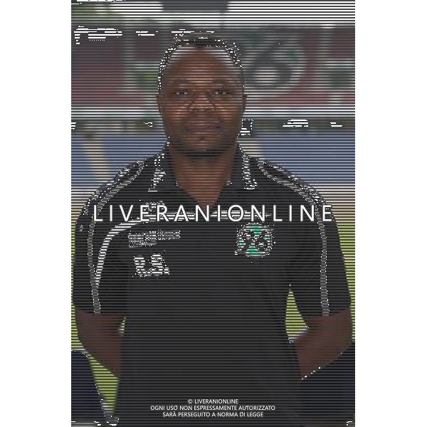 FuÃŸball, firo : 13.07.2015 1.BL, 1.Bundesliga, Saison 2015/2016, Hannover 96, Mannschaftsfoto, Fototermin, Portraits, Portraitfotos, Zeugwart Raymond Saka. $worldrightsEs gelten unsere AGB, einsehbar auf www.firosportphoto.de, copyright by firo sportphoto: Coesfelder Str. 207 D-48249 DÃ¼lmen www.firosportphoto.de mail@firosportphoto.de (V o l k s b a n k B o c h u m - W i t t e n ) BLZ.: 430 601 29 Kt. Nr.: 341 117 100 Tel:Â  +49-2594-9916004 Fax:Â +49-2594-9916005 AG ALDO LIVERANI SAS ONLY ITALY