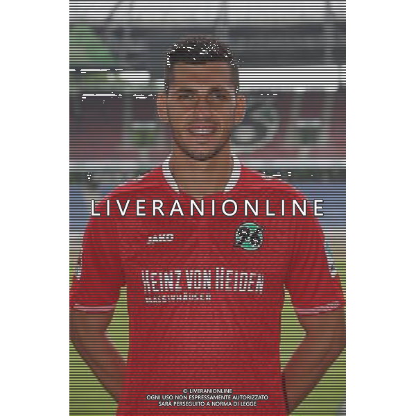 FuÃŸball, firo : 13.07.2015 1.BL, 1.Bundesliga, Saison 2015/2016, Hannover 96, Mannschaftsfoto, Fototermin, Portraits, Portraitfotos, Ceyhun GÃ¼lselam, Hannover 96, $worldrightsEs gelten unsere AGB, einsehbar auf www.firosportphoto.de, copyright by firo sportphoto: Coesfelder Str. 207 D-48249 DÃ¼lmen www.firosportphoto.de mail@firosportphoto.de (V o l k s b a n k B o c h u m - W i t t e n ) BLZ.: 430 601 29 Kt. Nr.: 341 117 100 Tel:Â  +49-2594-9916004 Fax:Â +49-2594-9916005 AG ALDO LIVERANI SAS ONLY ITALY