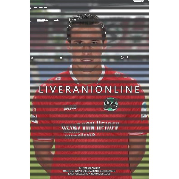 FuÃŸball, firo : 13.07.2015 1.BL, 1.Bundesliga, Saison 2015/2016, Hannover 96, Mannschaftsfoto, Fototermin, Portraits, Portraitfotos, Edgar Prib, Hannover 96, $worldrightsEs gelten unsere AGB, einsehbar auf www.firosportphoto.de, copyright by firo sportphoto: Coesfelder Str. 207 D-48249 DÃ¼lmen www.firosportphoto.de mail@firosportphoto.de (V o l k s b a n k B o c h u m - W i t t e n ) BLZ.: 430 601 29 Kt. Nr.: 341 117 100 Tel:Â  +49-2594-9916004 Fax:Â +49-2594-9916005 AG ALDO LIVERANI SAS ONLY ITALY