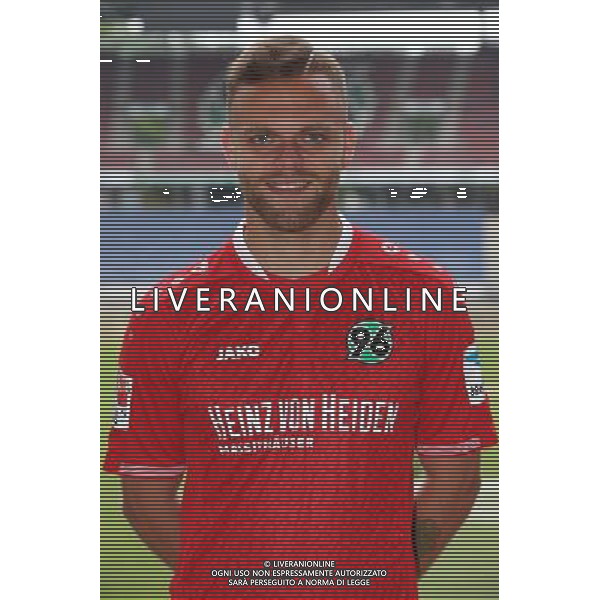 FuÃŸball, firo : 13.07.2015 1.BL, 1.Bundesliga, Saison 2015/2016, Hannover 96, Mannschaftsfoto, Fototermin, Portraits, Portraitfotos, Maurice Hirsch, Hannover 96, $worldrightsEs gelten unsere AGB, einsehbar auf www.firosportphoto.de, copyright by firo sportphoto: Coesfelder Str. 207 D-48249 DÃ¼lmen www.firosportphoto.de mail@firosportphoto.de (V o l k s b a n k B o c h u m - W i t t e n ) BLZ.: 430 601 29 Kt. Nr.: 341 117 100 Tel:Â  +49-2594-9916004 Fax:Â +49-2594-9916005 AG ALDO LIVERANI SAS ONLY ITALY