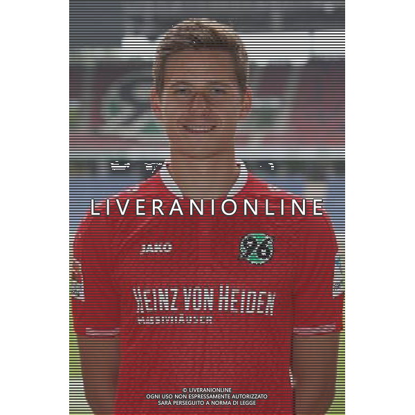 FuÃŸball, firo : 13.07.2015 1.BL, 1.Bundesliga, Saison 2015/2016, Hannover 96, Mannschaftsfoto, Fototermin, Portraits, Portraitfotos, Waldemar Anton, Hannover 96, $worldrightsEs gelten unsere AGB, einsehbar auf www.firosportphoto.de, copyright by firo sportphoto: Coesfelder Str. 207 D-48249 DÃ¼lmen www.firosportphoto.de mail@firosportphoto.de (V o l k s b a n k B o c h u m - W i t t e n ) BLZ.: 430 601 29 Kt. Nr.: 341 117 100 Tel:Â  +49-2594-9916004 Fax:Â +49-2594-9916005 AG ALDO LIVERANI SAS ONLY ITALY