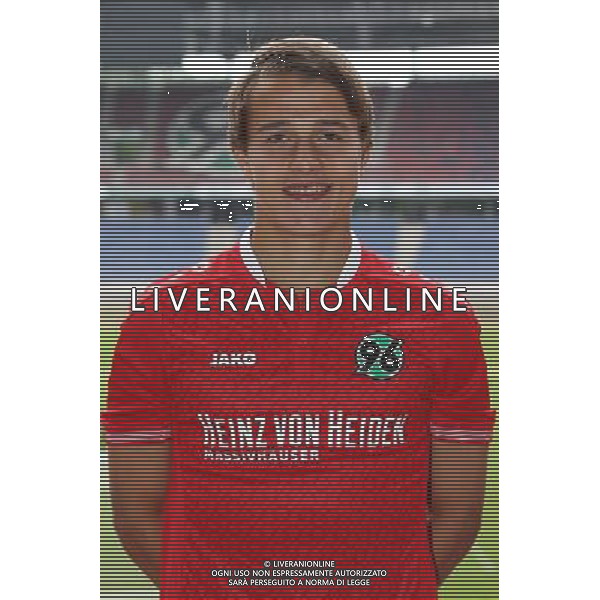 FuÃŸball, firo : 13.07.2015 1.BL, 1.Bundesliga, Saison 2015/2016, Hannover 96, Mannschaftsfoto, Fototermin, Portraits, Portraitfotos, Niklas TeichgrÃ¤ber, Hannover 96, $worldrightsEs gelten unsere AGB, einsehbar auf www.firosportphoto.de, copyright by firo sportphoto: Coesfelder Str. 207 D-48249 DÃ¼lmen www.firosportphoto.de mail@firosportphoto.de (V o l k s b a n k B o c h u m - W i t t e n ) BLZ.: 430 601 29 Kt. Nr.: 341 117 100 Tel:Â  +49-2594-9916004 Fax:Â +49-2594-9916005 AG ALDO LIVERANI SAS ONLY ITALY
