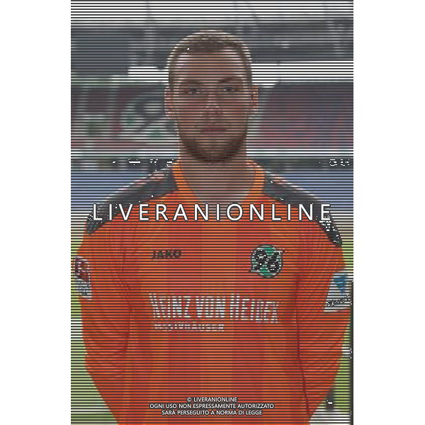 FuÃŸball, firo : 13.07.2015 1.BL, 1.Bundesliga, Saison 2015/2016, Hannover 96, Mannschaftsfoto, Fototermin, Portraits, Portraitfotos, Timo KÃ¶nigsmann, Hannover 96, $worldrightsEs gelten unsere AGB, einsehbar auf www.firosportphoto.de, copyright by firo sportphoto: Coesfelder Str. 207 D-48249 DÃ¼lmen www.firosportphoto.de mail@firosportphoto.de (V o l k s b a n k B o c h u m - W i t t e n ) BLZ.: 430 601 29 Kt. Nr.: 341 117 100 Tel:Â  +49-2594-9916004 Fax:Â +49-2594-9916005 AG ALDO LIVERANI SAS ONLY ITALY
