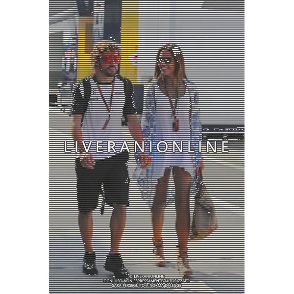 (L to R): Fernando Alonso (ESP) McLaren with his girlfriend Lara Alvarez (ESP). 25.07.2015. Formula 1 World Championship, Rd 10, Hungarian Grand Prix, Budapest, Hungary, Qualifying Day. AG ALDO LIVERANI SAS ONLY ITALY