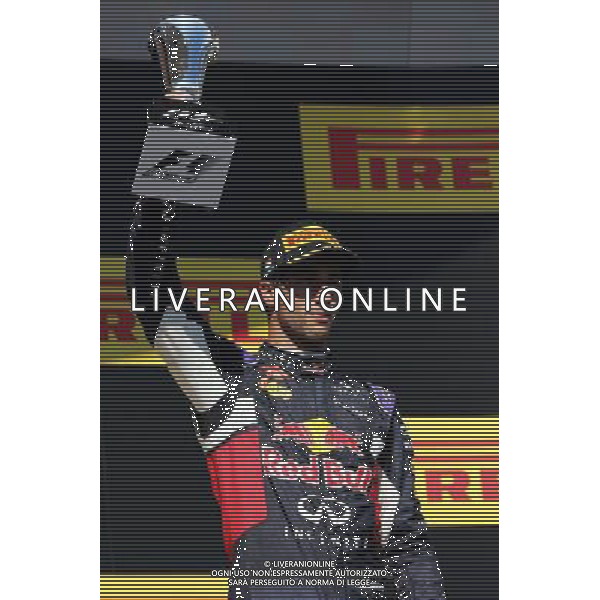 Daniel Ricciardo (AUS) Red Bull Racing celebrates his third position on the podium. 26.07.2015. Formula 1 World Championship, Rd 10, Hungarian Grand Prix, Budapest, Hungary, Race Day. AG ALDO LIVERANI SAS ONLY ITALY
