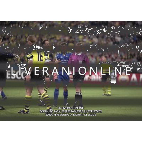 MONACO 28-05-1997 FINALE DI CHAMPIONS LEAGUE BORUSSIA DORTMUND-JUVENTUS NELLA FOTO ARBITRO PUHL AG ALDO LIVERANI SAS