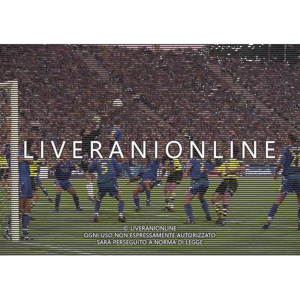 MONACO 28-05-1997 FINALE DI CHAMPIONS LEAGUE BORUSSIA DORTMUND-JUVENTUS NELLAFOTO PARATA ANGELO PERUZZI AG ALDO LIVERANI SAS