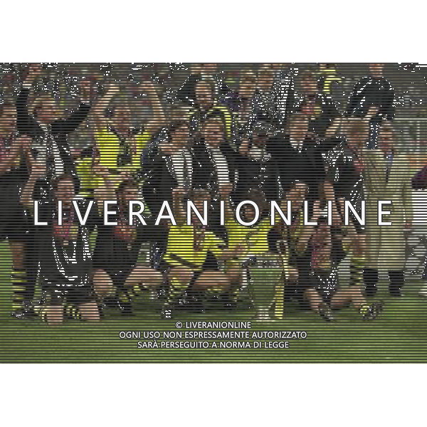 MONACO 28-05-1997 FINALE DI CHAMPIONS LEAGUE BORUSSIA DORTMUND-JUVENTUS NELLAFOTO IL BORUSSIA DORTMUND FESTEGGIA LA COPPA DEI CAMPIONI AG ALDO LIVERANI SAS