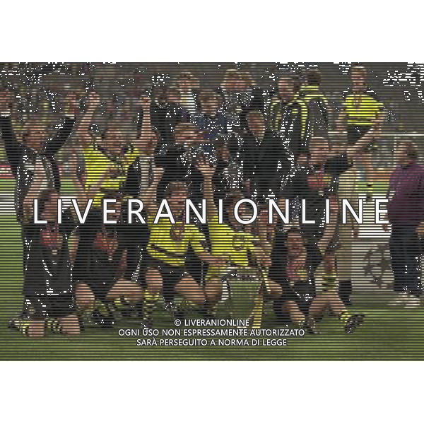 MONACO 28-05-1997 FINALE DI CHAMPIONS LEAGUE BORUSSIA DORTMUND-JUVENTUS NELLAFOTO IL BORUSSIA DORTMUND FESTEGGIA LA COPPA DEI CAMPIONI AG ALDO LIVERANI SAS