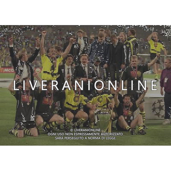 MONACO 28-05-1997 FINALE DI CHAMPIONS LEAGUE BORUSSIA DORTMUND-JUVENTUS NELLAFOTO IL BORUSSIA DORTMUND FESTEGGIA LA COPPA DEI CAMPIONI AG ALDO LIVERANI SAS