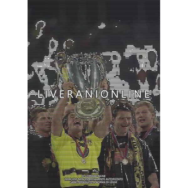 MONACO 28-05-1997 FINALE DI CHAMPIONS LEAGUE BORUSSIA DORTMUND-JUVENTUS NELLAFOTO PAULO SOUSA CON LA COPPA DEI CAMPIONI AG ALDO LIVERANI SAS