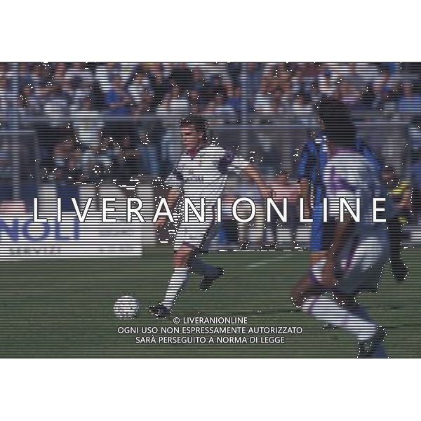 RETROSPETTIVA GIOVANNI PIACENTINI CALCIATORE NELLA FOTO GIOVANNI PIACENTINI CON LA MAGLIA DELLA FIORENTINA AG ALDO LIVERANI SAS
