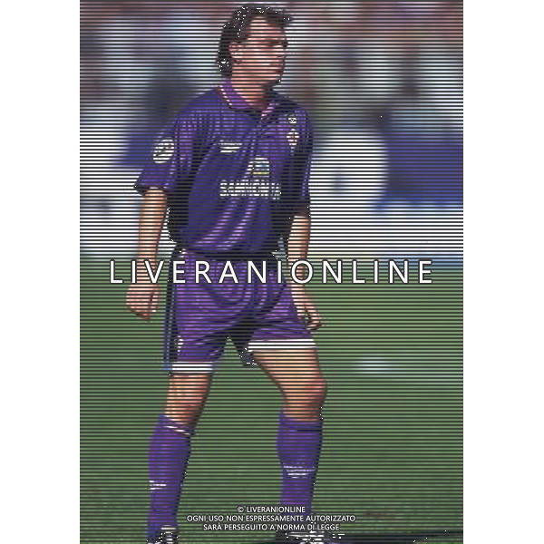RETROSPETTIVA GIOVANNI PIACENTINI CALCIATORE NELLA FOTO GIOVANNI PIACENTINI CON LA MAGLIA DELLA FIORENTINA AG ALDO LIVERANI SAS
