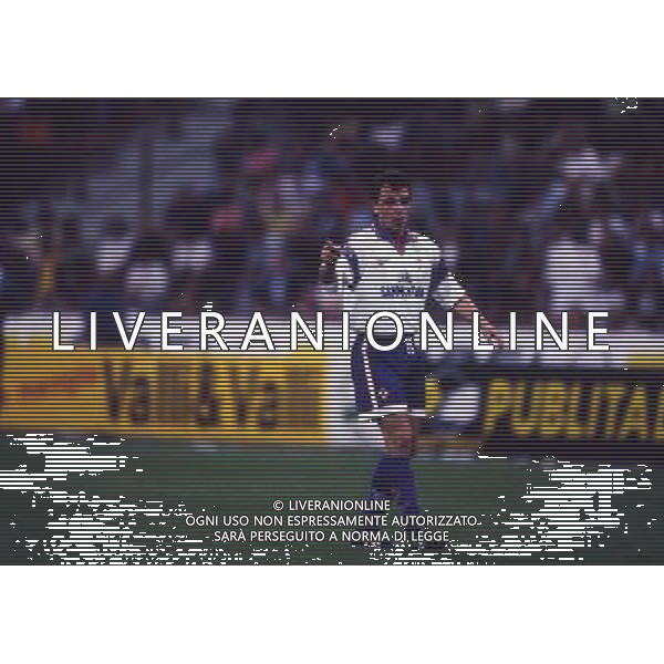 RETROSPETTIVA GIOVANNI PIACENTINI CALCIATORE NELLA FOTO GIOVANNI PIACENTINI CON LA MAGLIA DELLA FIORENTINA AG ALDO LIVERANI SAS