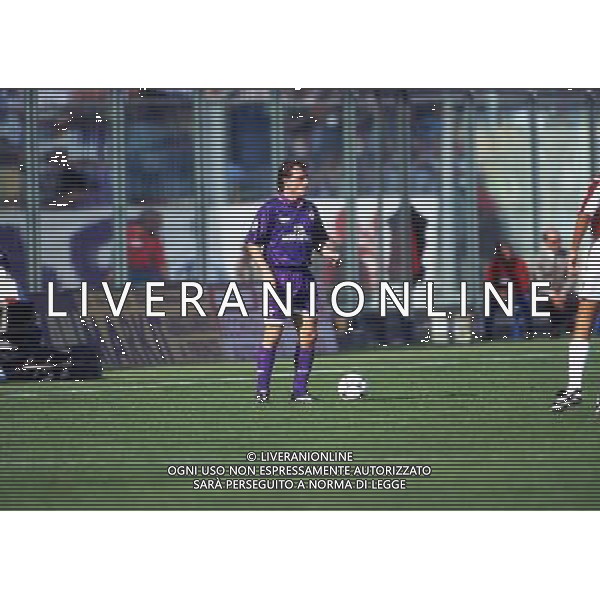 RETROSPETTIVA GIOVANNI PIACENTINI CALCIATORE NELLA FOTO GIOVANNI PIACENTINI CON LA MAGLIA DELLA FIORENTINA AG ALDO LIVERANI SAS