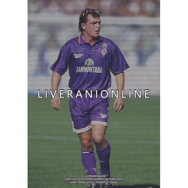 RETROSPETTIVA GIOVANNI PIACENTINI CALCIATORE NELLA FOTO GIOVANNI PIACENTINI CON LA MAGLIA DELLA FIORENTINA AG ALDO LIVERANI SAS