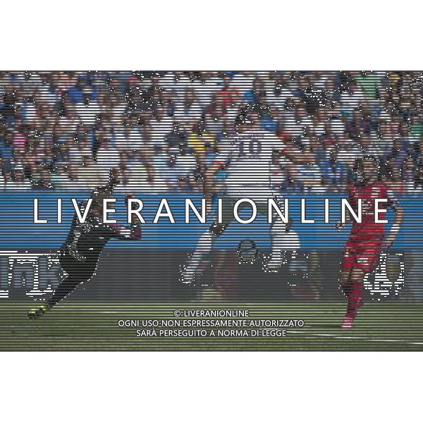 Anthony LOPES / Zlatan IBRAHIMOVIC - 01.08.2015 - Lyon / PSG - Trophee des Champions 2015 -Montreal Photo : Catherine Legault / Icon Sport *** Local Caption *** AG ALDO LIVERANI SAS ONLY ITALY *** Local Caption *** AG ALDO LIVERANI SAS ONLY ITALY