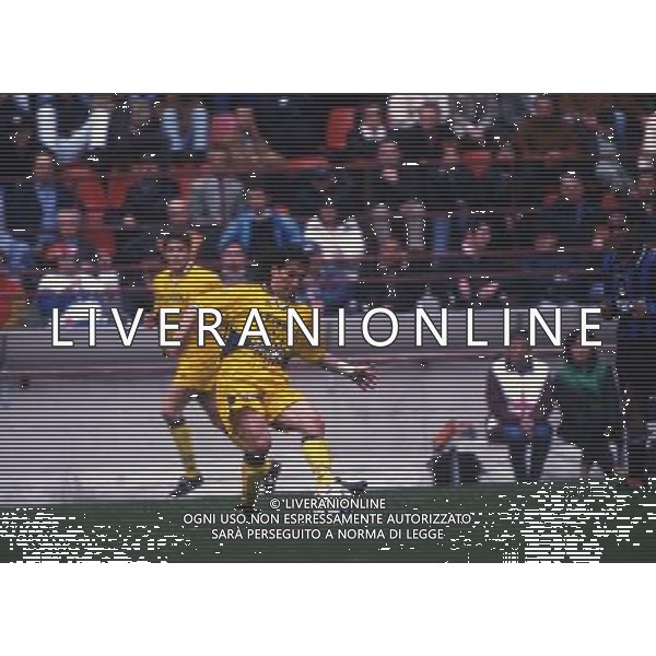 RETROSPETTIVA AMETRANO RAFFAELE CALCIATORE NELLA FOTO AMETRANO RAFFAELE CON LA MAGLIA DEL VERONA AG ALDO LIVERANI SAS