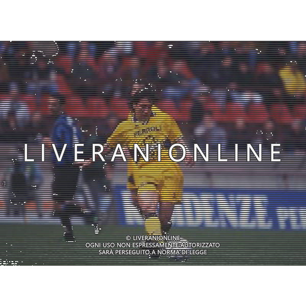RETROSPETTIVA AMETRANO RAFFAELE CALCIATORE NELLA FOTO AMETRANO RAFFAELE CON LA MAGLIA DEL VERONA AG ALDO LIVERANI SAS