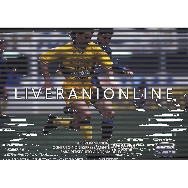 RETROSPETTIVA AMETRANO RAFFAELE CALCIATORE NELLA FOTO AMETRANO RAFFAELE CON LA MAGLIA DEL VERONA AG ALDO LIVERANI SAS