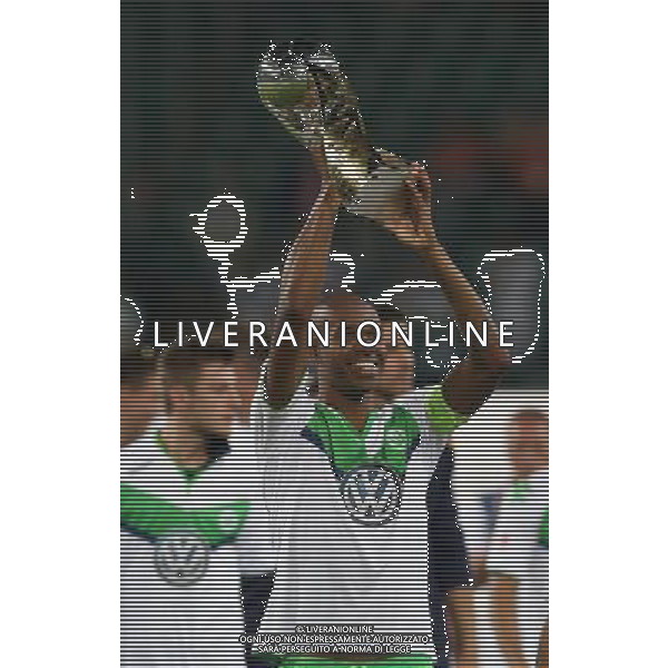 firo Fu§ball, Fussball, 01.08.2015 Supercup Finale 2015/2016 VfL Wolfsburg - FCB FC Bayern MŸnchen Muenchen 6:5 n.E. nach Elfmeterschie§en VfL Naldo, mit Pokal $worldrights Es gelten unsere AGB, einsehbar auf www.firosportphoto.de copyright by firo sportphoto: Coesfelder Stra§e 207 48249 DŸlmen Duelmen www.firosportphoto.de mail@firosportphoto.de (V o l k s b a n k B o c h u m - W i t t e n ) BLZ.: 430 601 29 Kt. Nr.: 341 117 100 Tel:Ê 0209 - 9304402 Fax:Ê 0209 - 9304443 AG ALDO LIVERANI SAS ONLY ITALY