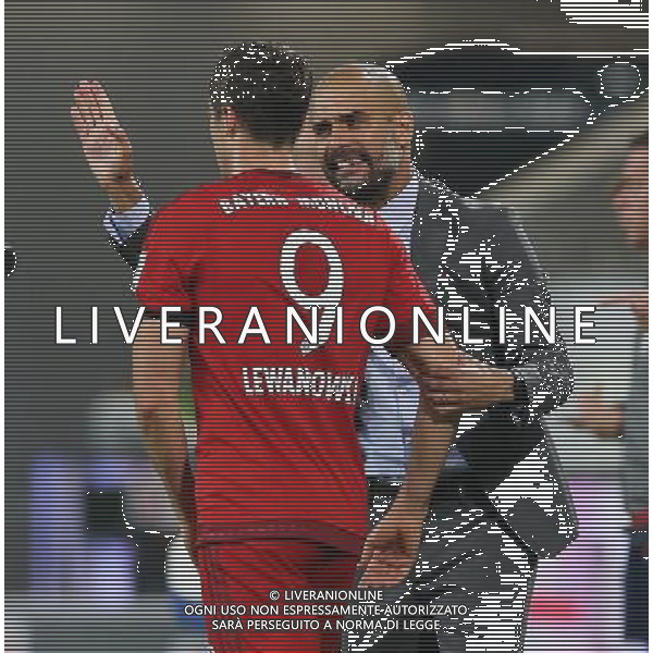 firo Fu§ball, Fussball, 01.08.2015 Supercup Finale 2015/2016 VfL Wolfsburg - FCB FC Bayern MŸnchen Muenchen 6:5 n.E. nach Elfmeterschie§en FCB Trainer Coach Pep Guardiola, Gestik, Geste, FCB Robert Lewandowski $worldrights Es gelten unsere AGB, einsehbar auf www.firosportphoto.de copyright by firo sportphoto: Coesfelder Stra§e 207 48249 DŸlmen Duelmen www.firosportphoto.de mail@firosportphoto.de (V o l k s b a n k B o c h u m - W i t t e n ) BLZ.: 430 601 29 Kt. Nr.: 341 117 100 Tel:Ê 0209 - 9304402 Fax:Ê 0209 - 9304443 AG ALDO LIVERANI SAS ONLY ITALY