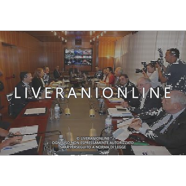ROMA 6 AGOSTO 2015 RIUNIONE DEL PRIMO CONSIGLIO DI AMMINISTRAZIONE DELLA RAI NELLA FOTO La Presidente della RAI Monica Maggioni a fianco del direttore generale Luigi Gubitosi e di fronte ai consiglieri Paolo Messa, Carlo Freccero, Rita Borioni, Arturo Diaconale, Franco Siddi, Guelfo Guelfi e Giancarlo Mazzuca ©AGI /Marco Ravagli/AGENZIA ALDO LIVERANI SAS