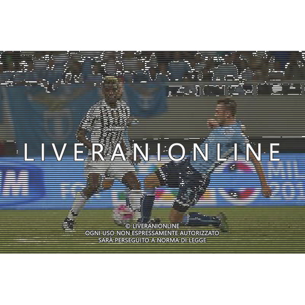 Juventus - Lazio Supercoppa Italiana 2015 - Shanghai Cina 08 agosto 2015 Nella foto: Paul Pogba e Stefan de Vrij ©Tardito/AGENZIA ALDO LIVERANI SAS