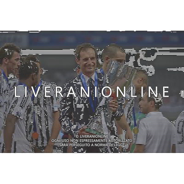 Juventus - Lazio Supercoppa Italiana 2015 - Shanghai Cina 08 agosto 2015 Nella foto: esultanza Juve a fine gara massimiliano allegri con il trofeo ©Tardito/AGENZIA ALDO LIVERANI SAS