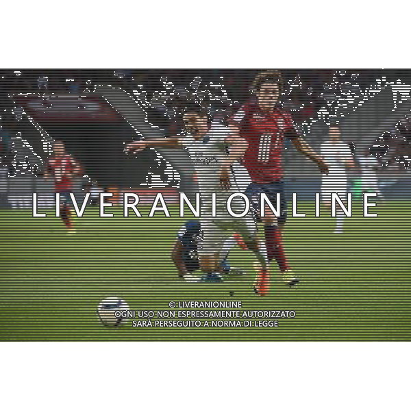 Benjamin PAVARD / Edinson CAVANI - 07.08.2015 - Lille / PSG - 1ere journee Ligue 1 Photo : Nolwenn Le Gouic / Icon Sport AG ALDO LIVERANI SAS ONLY ITALY