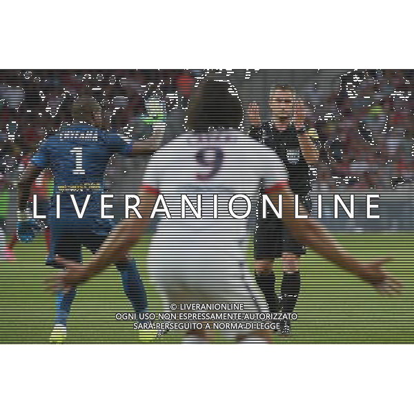 Edinson CAVANI / Fredy FAUTREL - 07.08.2015 - Lille / PSG - 1ere journee Ligue 1 Photo : Nolwenn Le Gouic / Icon Sport AG ALDO LIVERANI SAS ONLY ITALY