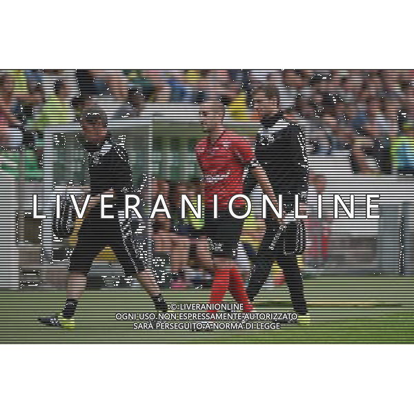 blessure Lionel MATHIS - 08.08.2015 - Nantes / Guingamp - 1ere journee Ligue 1 Photo : Nolwenn Le Gouic / Icon Sport /AGENZIA ALDO LIVERANI SAS - ITALY ONLY - EDITORIAL USE ONLY -