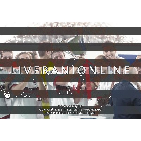 Trofeo TIM 2015 Reggio Emilia - 12.08.2015 Inter-Milan-Sassuolo Nella Foto: riccardo montolivo alza il trofeo tim /Ph.Vitez-Ag. Aldo Liverani