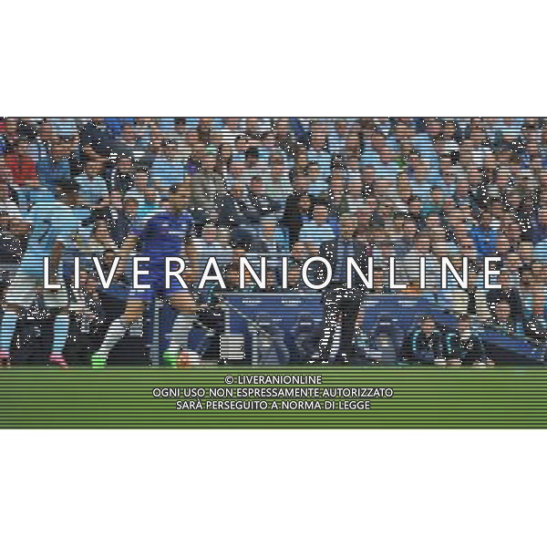 Chelsea manager Jose Mourinho looks a dejected figure as he watches his team trail 1-0 at half time Photographer Dave Howarth/CameraSport Football - Barclays Premiership - Manchester City v Chelsea - Sunday 16th August 2015 - Etihad Stadium - Manchester © CameraSport - 43 Linden Ave. Countesthorpe. Leicester. England. LE8 5PG - Tel: +44 (0) 116 277 4147 - admin@camerasport.com - www.camerasport.com AG ALDO LIVERANI SAS ONLY ITALY