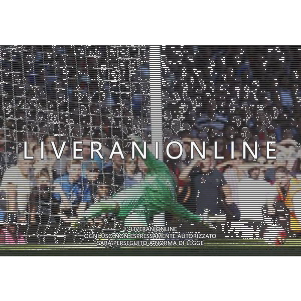 West Ham United\'s Darren Randolph gets beaten by Bournemouth\'s Callum Wilson Photographer Kieran Galvin/CameraSport Football - Barclays Premiership - Watford v Southampton - Sunday 23rd August 2015 - Vicarage Road Stadium - Watford © CameraSport - 43 Linden Ave. Countesthorpe. Leicester. England. LE8 5PG - Tel: +44 (0) 116 277 4147 - admin@camerasport.com - www.camerasport.com AG ALDO LIVERANI SAS ONLY ITALY