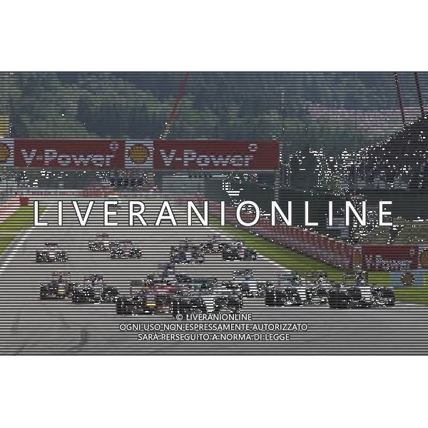Lewis Hamilton (GBR) Mercedes AMG F1 W06 leads at the start of the race. 23.08.2015. Formula 1 World Championship, Rd 13, Belgian Grand Prix, Spa Francorchamps, Belgium, Race Day. /AGENZIA ALDO LIVERANI SAS - ITALY ONLY - EDITORIAL USE ONLY - Gp F1 Belgio Gara