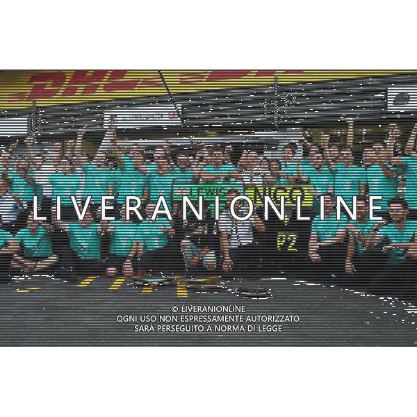 Race winner Lewis Hamilton (GBR) Mercedes AMG F1 celebrates with the team. 23.08.2015. Formula 1 World Championship, Rd 13, Belgian Grand Prix, Spa Francorchamps, Belgium, Race Day. AG ALDO LIVERANI SAS ONLY ITALY
