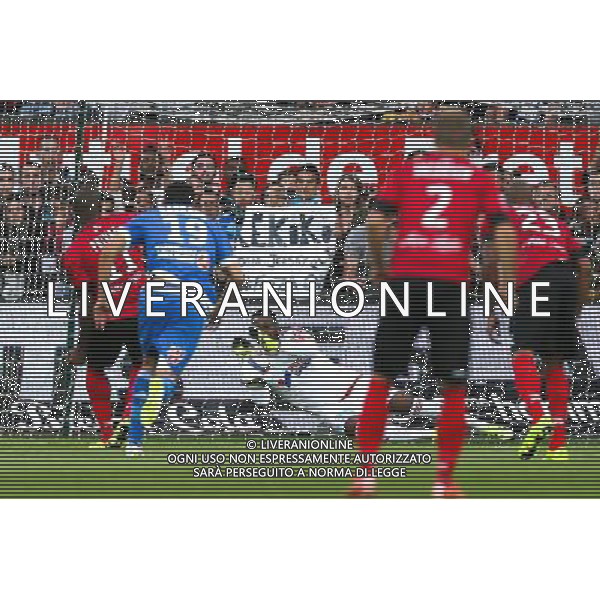 Sloan PRIVAT / Steve MANDANDA - 28.08.2015 - Guingamp / Marseille - 4eme journee de Ligue 1 Photo : Vincent Michel / Icon Sport AG ALDO LIVERANI SAS ONLY ITALY