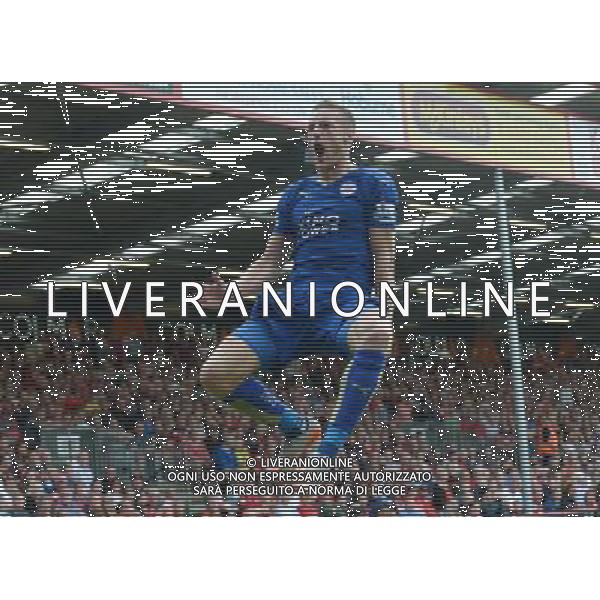 Leicester City\'s Jamie Vardy celebrates scoring his sides equalising goal to make the score 1-1 Photographer Ian Cook/CameraSport Football - Barclays Premiership - Bournemouth v Leicester City - Saturday 29th August 2015 - Vitality Stadium - Bournemouth © CameraSport - 43 Linden Ave. Countesthorpe. Leicester. England. LE8 5PG - Tel: +44 (0) 116 277 4147 - admin@camerasport.com - www.camerasport.com AG ALDO LIVERANI SAS ONLY ITALY