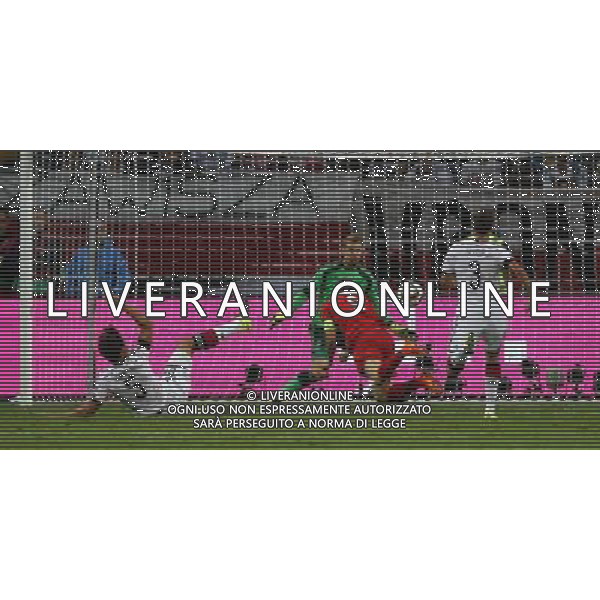 firo : 04.09.2015, Fu§ball, Fussball,International, Saison 2015/2016, EM,Europameisterschaft Qualifikation 2016, EM-Quali 2016, Nati, Nationalmannschaft Deutschland, GER, Deutschland - POL, Polen Tor LEWANDOWSKI zum 2:1 gegen NEUER $worldrights Es gelten unsere AGB, einsehbar auf www.firosportphoto.de copyright by firo sportphoto: Coesfelder Str.207 48249 DŸlmen www.firosportphoto.de mail@firosportphoto.de (V o l k s b a n k B o c h u m - W i t t e n ) BLZ.: 430 601 29 Kt. Nr.: 341 117 100 Tel:Ê 02594 - 9916004 Fax:Ê02594 - 9916005 AG ALDO LIVERANI SAS ONLY ITALY