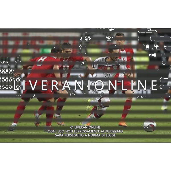 firo : 04.09.2015 Fu§ball, Euro Em Qualifikation: Deutschland -Polen 3:1 Zweikampf Ilkay GŸndogan $worldrights,Es gelten unsere AGB, einsehbar auf www.firosportphoto.de, copyright by firo sportphoto: Coesfelder Str. 207 D-48249 DŸlmen www.firosportphoto.de mail@firosportphoto.de (V o l k s b a n k B o c h u m - W i t t e n ) BLZ.: 430 601 29 Kt. Nr.: 341 117 100 Tel:Ê +49-2594-9916004 Fax:Ê+49-2594-9916005 AG ALDO LIVERANI SAS ONLY ITALY
