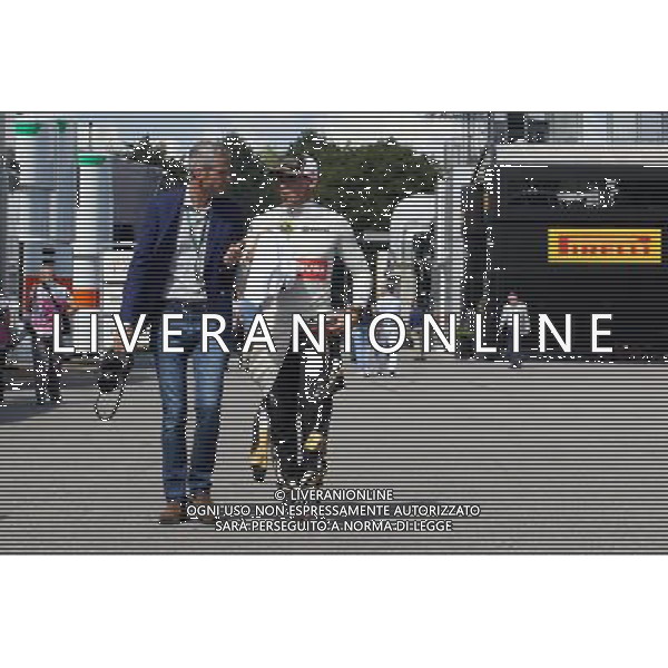 (L to R): Alessandro Alunni Bravi (ITA) Driver Manager with Pastor Maldonado (VEN) Lotus F1 Team. 05.09.2015. Formula 1 World Championship, Rd 12, Italian Grand Prix, Monza, Italy, Qualifying Day. AG ALDO LIVERANI SAS ONLY ITALY