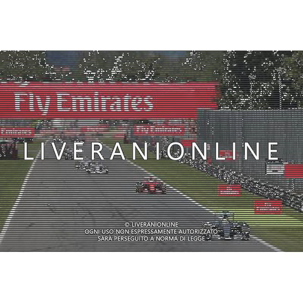 Lewis Hamilton (GBR) Mercedes AMG F1 W06 leads on the opening lap of the race. 06.09.2015. Formula 1 World Championship, Rd 12, Italian Grand Prix, Monza, Italy, Race Day. AG ALDO LIVERANI SAS ONLY ITALY