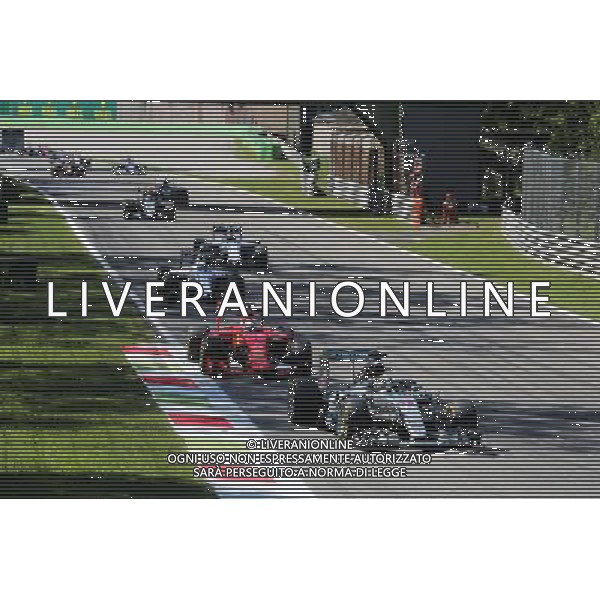 Lewis Hamilton (GBR) Mercedes AMG F1 W06 leads at the start of the race. 06.09.2015. Formula 1 World Championship, Rd 12, Italian Grand Prix, Monza, Italy, Race Day. AG ALDO LIVERANI SAS ONLY ITALY