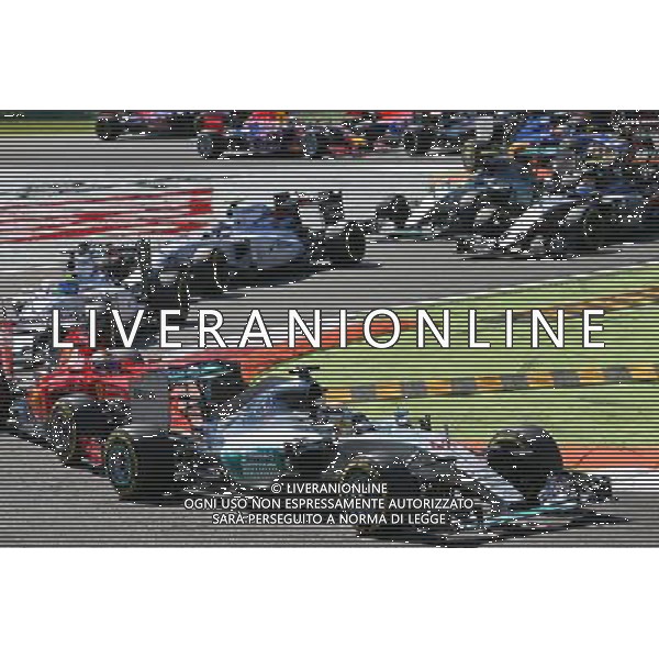 Lewis Hamilton (GBR) Mercedes AMG F1 W06 leads at the start of the race. 06.09.2015. Formula 1 World Championship, Rd 12, Italian Grand Prix, Monza, Italy, Race Day. AG ALDO LIVERANI SAS ONLY ITALY