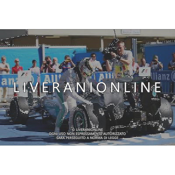Race winner Lewis Hamilton (GBR) Mercedes AMG F1 celebrates in parc ferme. 06.09.2015. Formula 1 World Championship, Rd 12, Italian Grand Prix, Monza, Italy, Race Day. AG ALDO LIVERANI SAS ONLY ITALY