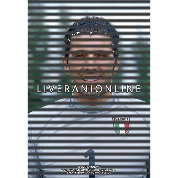 NAZIONALE ITALIANA CALCIO 2001/2002 NELLA FOTO BUFFON GIAN LUIGI FOTOSERVIZIO ALDO LIVERANI